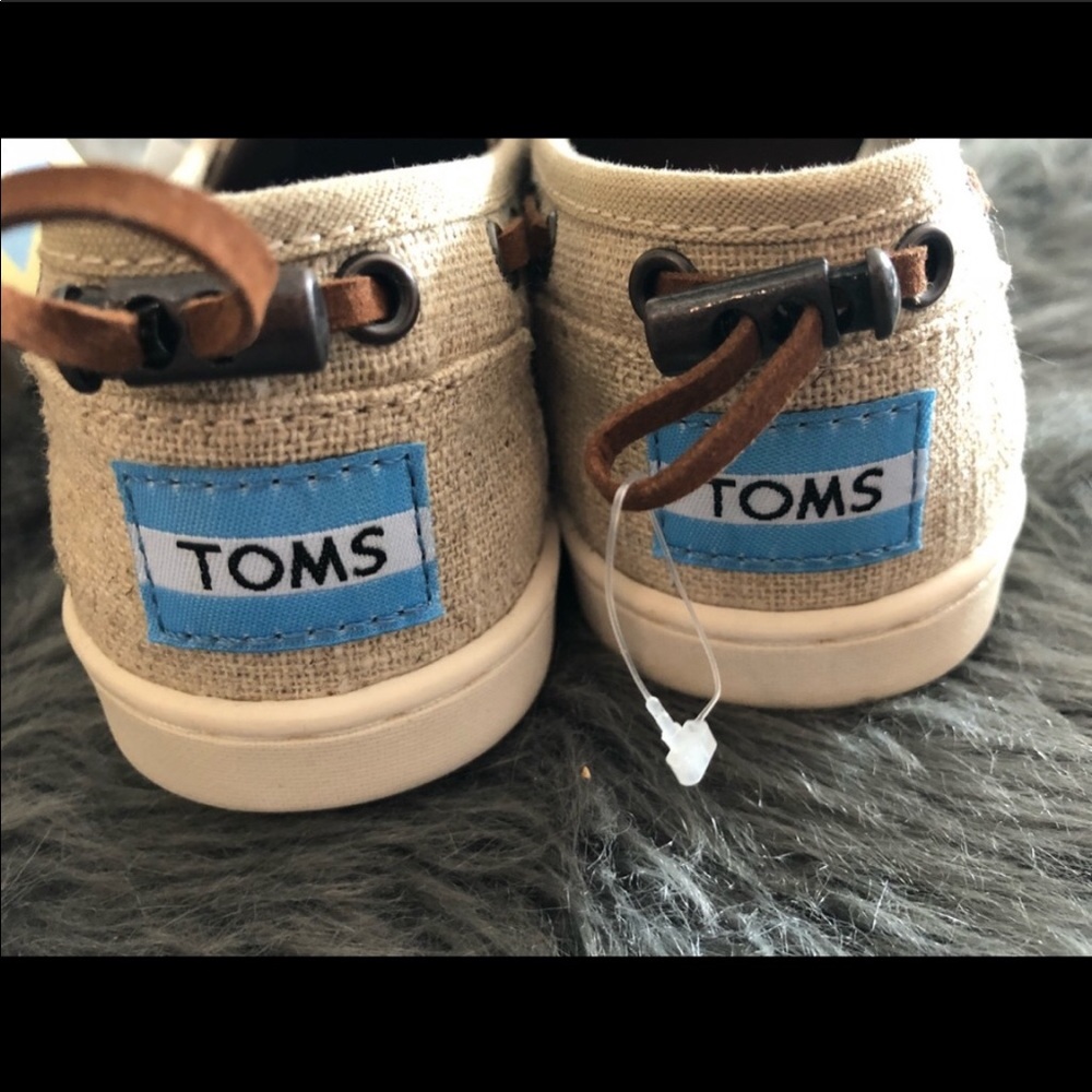 Toms Shoes - Picture 2 of 6
